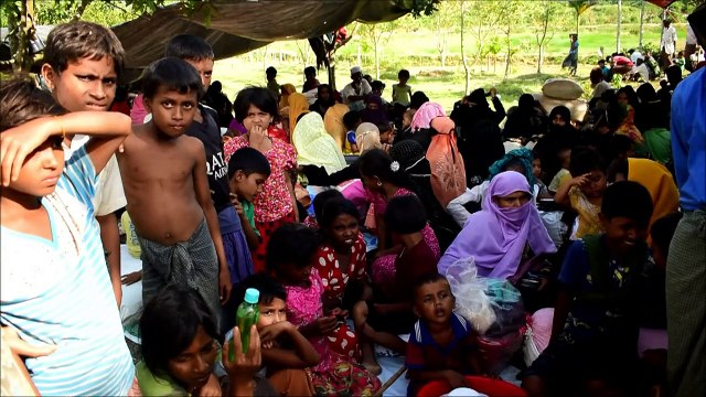 Thousands flee from Myanmar's Rakhine as violence rages on