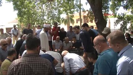 Filiz Aker Kendi Yaptırdığı Mezara Gömüldü