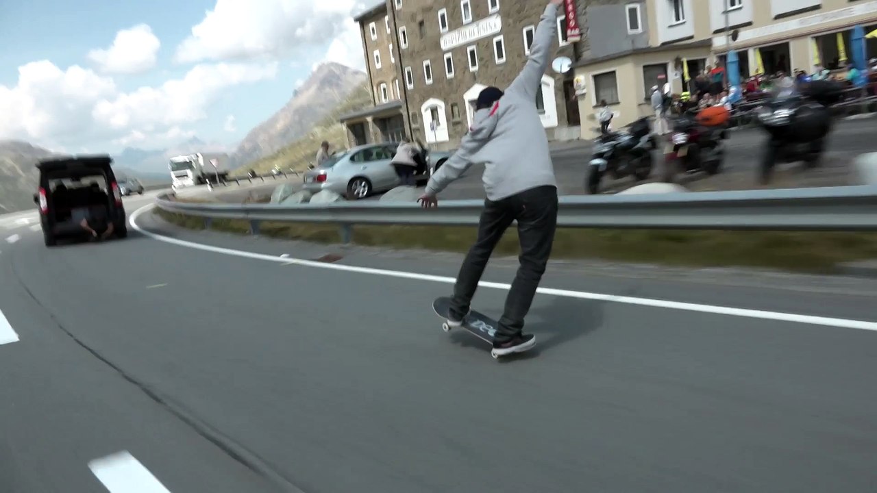 Adrénaline - Skateboard : Simon Stricker réalise un manual long de 2 km !