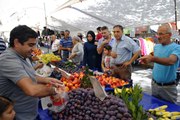 Bonkör İş Adamı, Tüm Pazarı Satın Aldı; Her Şeyi Bedava Dağıttı