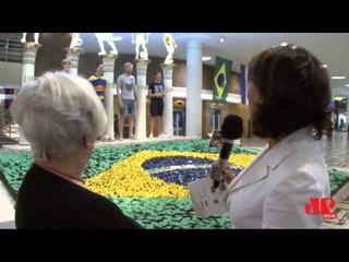 Exposição em SP homenageia povos na Copa com obra especial