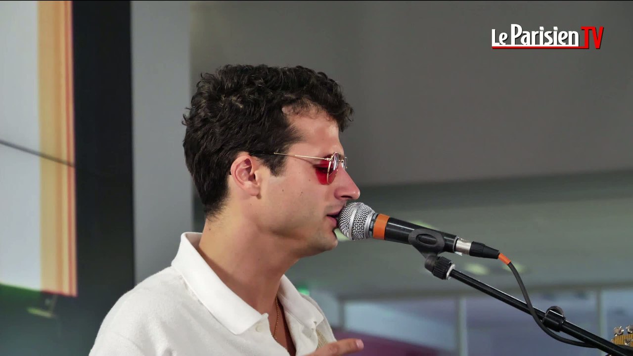 BB Brunes chantent « Vivre ou survivre » en live au Parisien