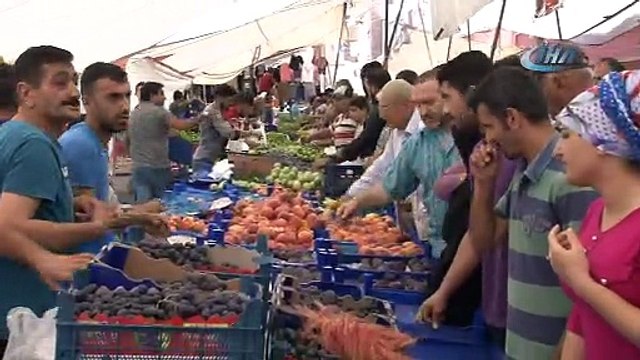 Tüm pazarı satın aldı, herşeyi bedava dağıttı