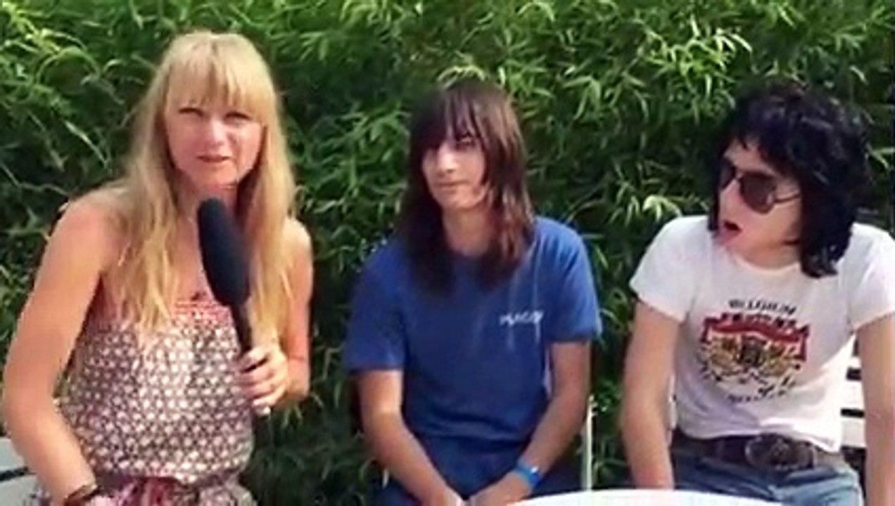 Dans la chaleur moite de Rock en Seine, les freres Brian et Michael d'Addario du groupe The Lemon Twigs se sont confiés