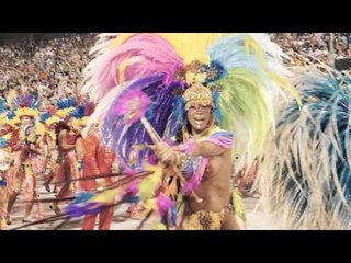 Com história da Vila Madalena, Pérola Negra abre desfiles