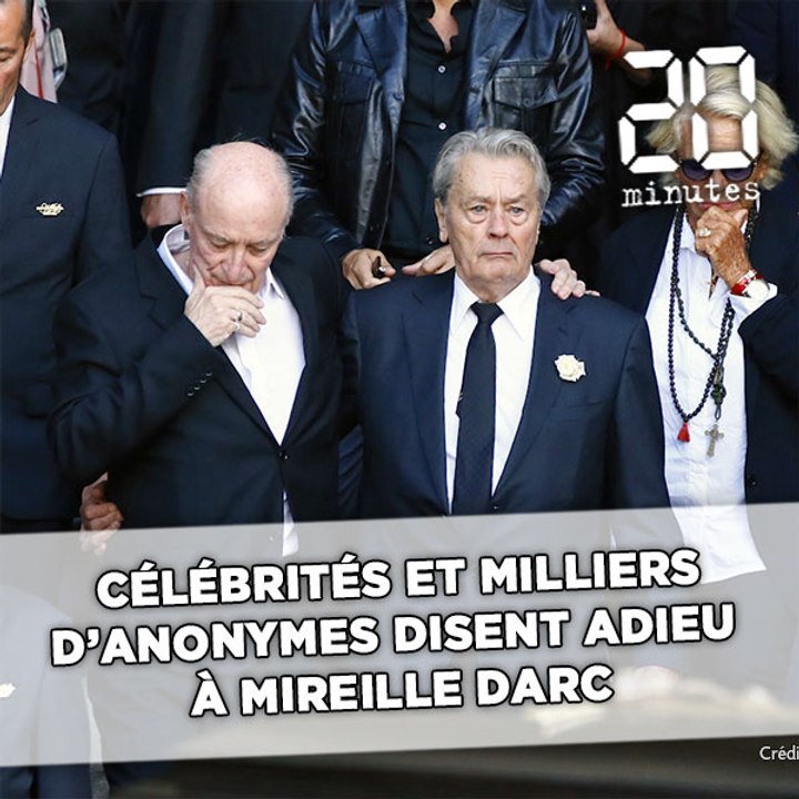 Célébrités et milliers d'anonymes disent adieu à Mireille Darc