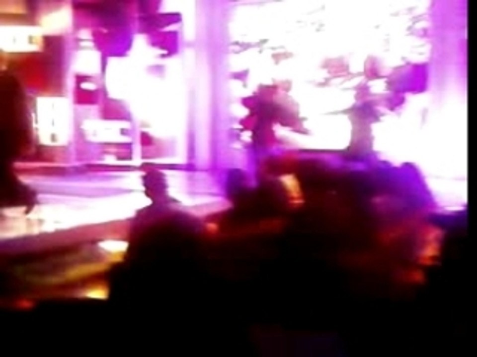 Dorothée entre (hors caméra) à Vivement dimanche !