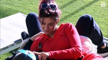 Conversación  entre Bea y Rodríguez en el jardín GH17