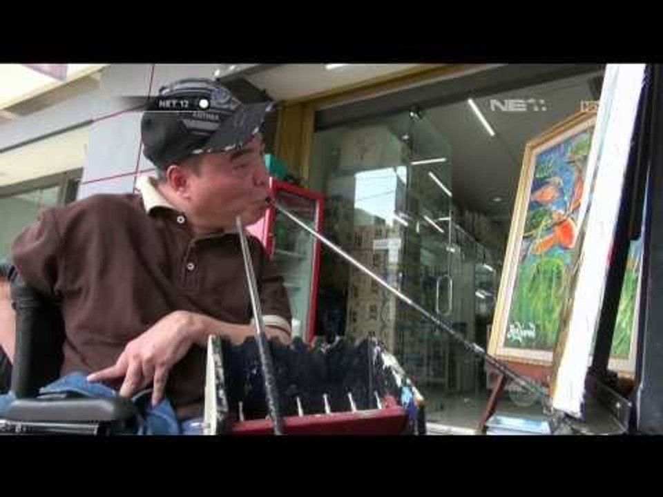 Keterbatasan Fisik, Seniman di Depok Gunakan Mulutnya untuk Melukis - NET12