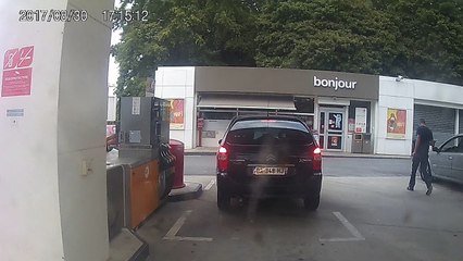 Pas d'essence, ni dans la voiture 🚗