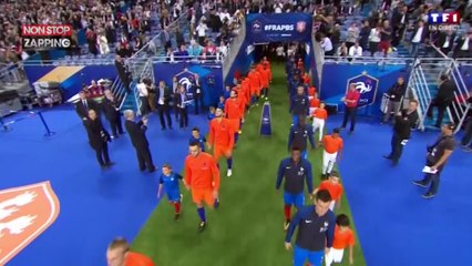 France – Pays-Bas : L’impressionnant hommage des supporters aux Bleus (Vidéo)