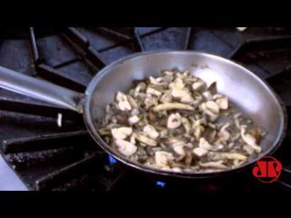 Penne integral com misto de cogumelos e limão siciliano é magnífico