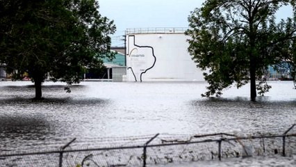 Blasts rock Texas chemical plant, posing health hazards