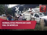 Normalistas bloquean vías del tren en Morelia