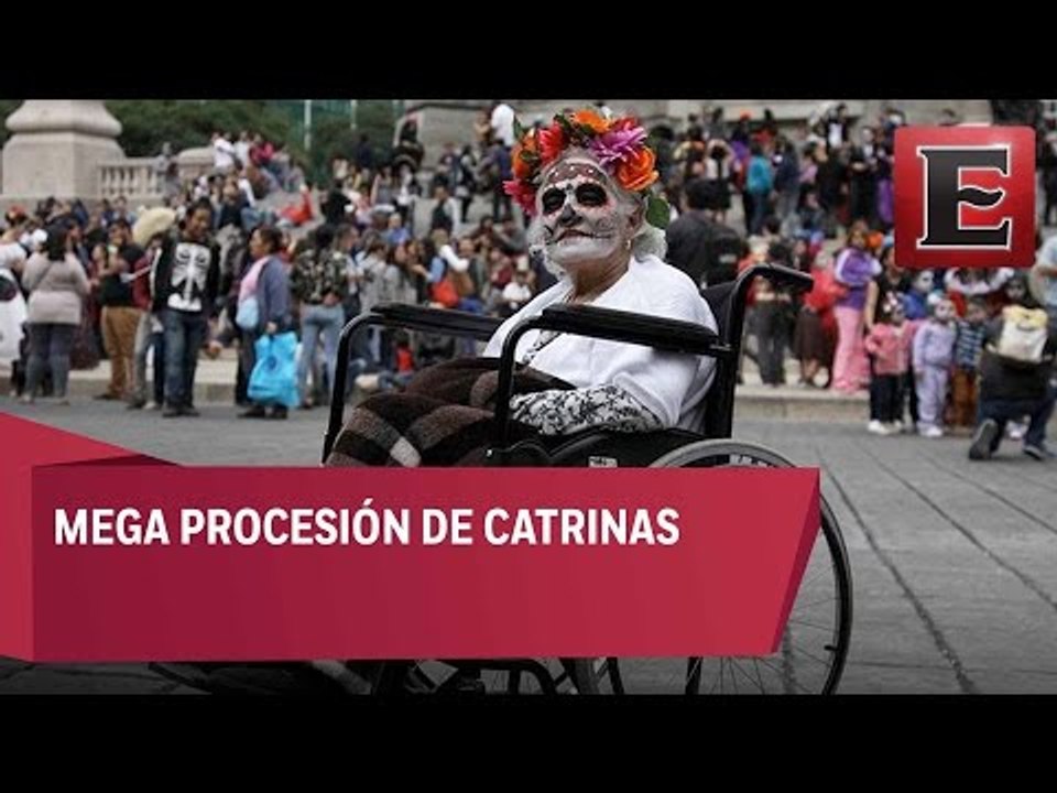 Catrinas se apoderan de Paseo de la Reforma