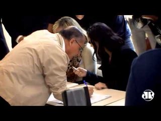 Eleição 2014: Alckmin vota no Morumbi acompanhado da mulher e de José Serra