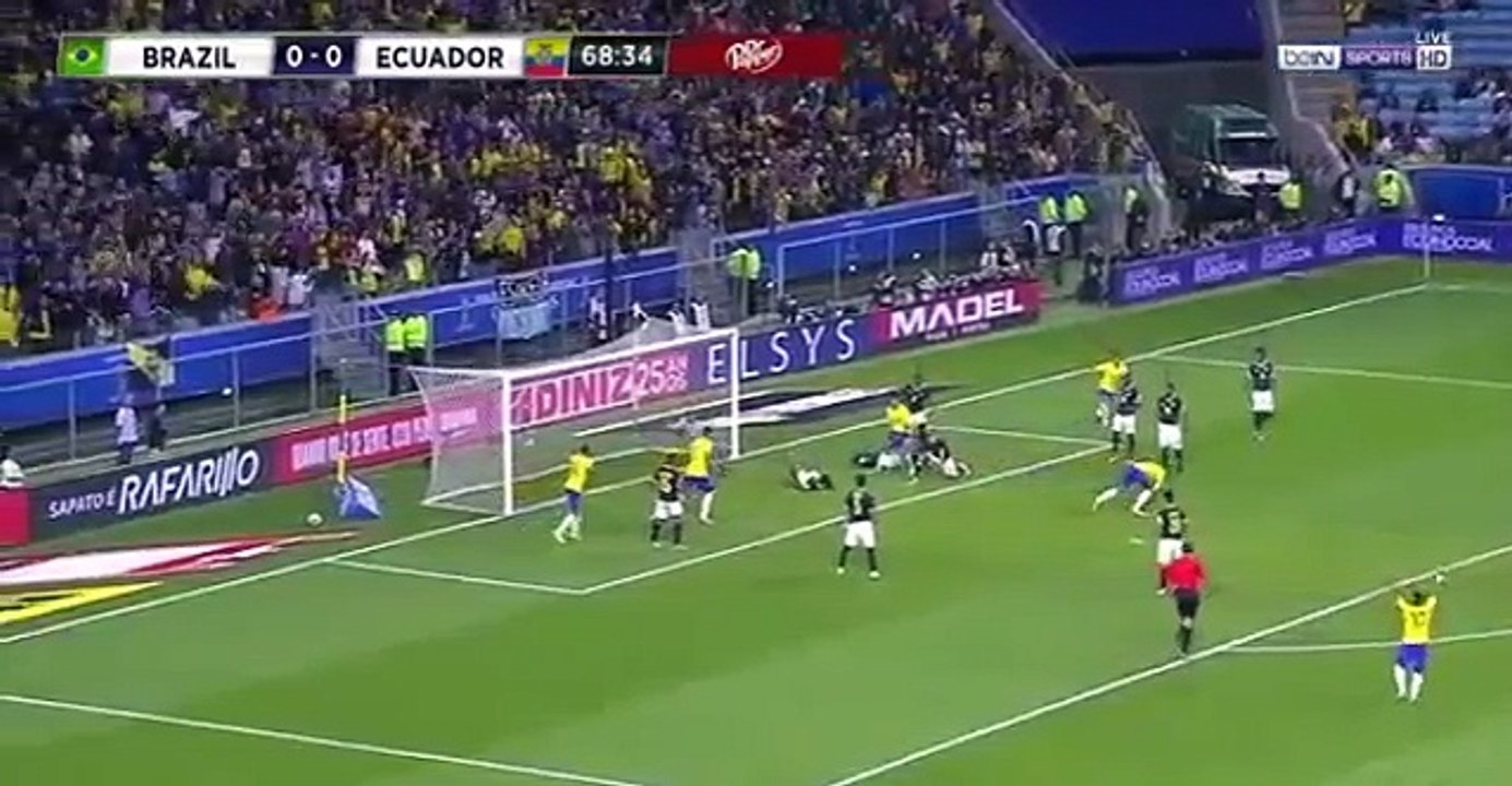 But Paulinho Brésil – Équateur 1-0
