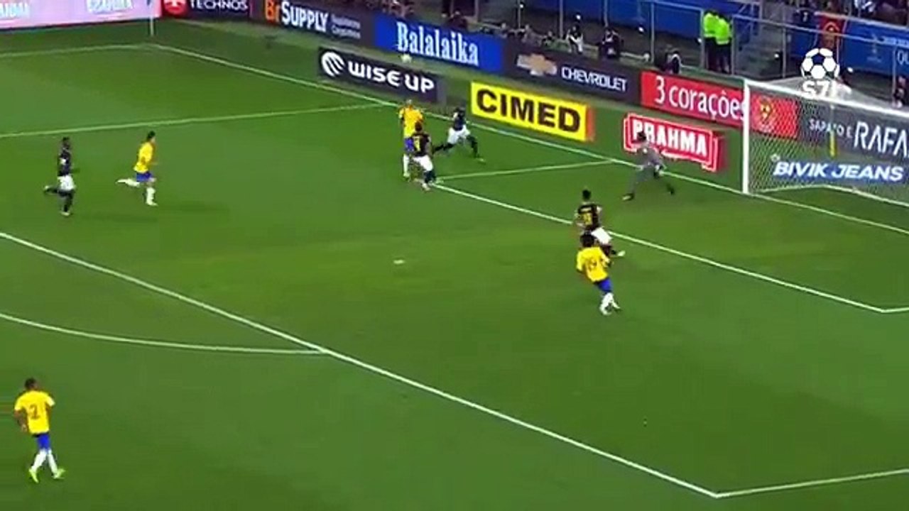 But de Philippe Coutinho Brésil – Équateur 2-0