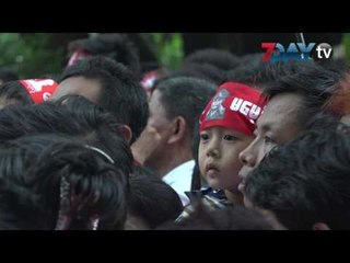 အာဇာနည္ဗိမာန္ကို အေလးျပဳ ဖို႕ ေထာင္နဲ႕ခ်ီတဲ့ ျပည္သူေတြ ေစာင့္ဆိုင္းခဲ့