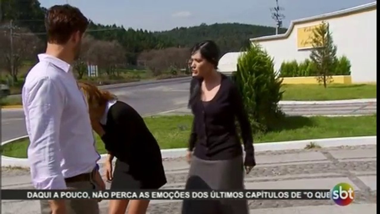 Um Caminho Para o Destino - Amélia dá um tapa em Fernanda.