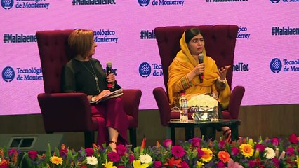 Malala aboga por migrantes en encuentro estudiantil en México