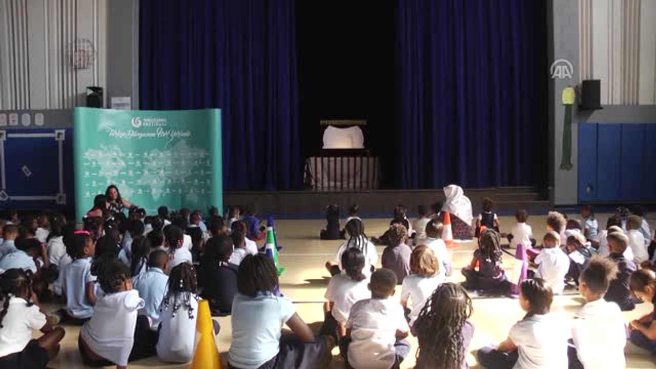 Yunus Emre Enstitüsünden "Hacivat Karagöz" Gösterisi