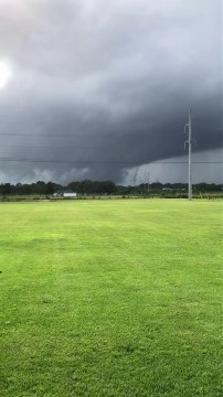 Il filme une tornade impressionnante à Molino, Floride