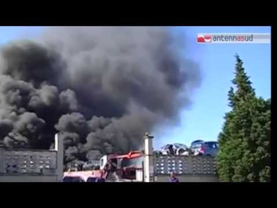 TG 01.07.14 Incendio alla zona industriale di Brindisi, ferito un operaio.
