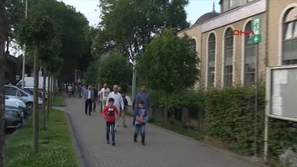 Almanya'da Müslümanlar Bayram Namazı Kıldı