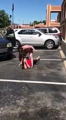 Une femme badass se fait renverser à deux reprises mais ne lâche pas l'affaire