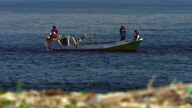 Adrénaline - Surf : Le trip surf à Sumbawa de Kyllian Guerin, Sam Piter et Willian Alliotti