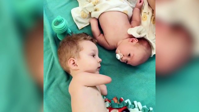 Ce petit garçon est vraiment formidable !