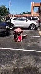 Elle se fait renverser 2 fois pendant un road rage et se relève pour se venger