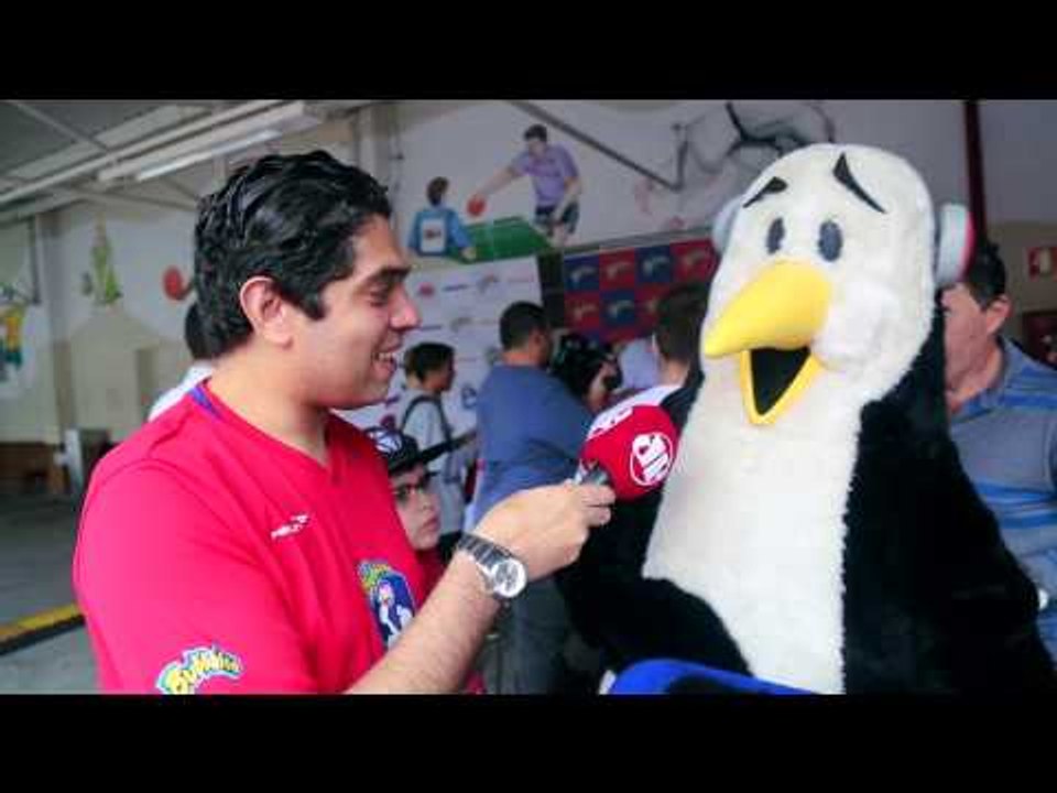 Pinguim gigante da Pinguinos chama a atenção da Copa Bubbaloo Jovem Pan