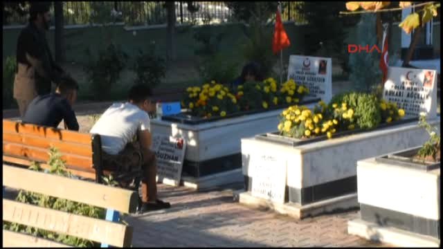 Malatya Şehitlitlik Şehit Aileleri Yakınları ve Şehit Yarbay Songül Yakutun Annesi