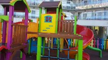 En Canal para de divertido Niños al aire libre parque patio de recreo juguetes vídeo agua agua agua
