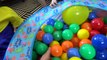 Brincando na PISCINA DE BOLINHAS GIGANTE Brinquedos e Jogos Indoor Playground With Balls K