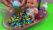 Et bébé bain Bonbons Chocolat poupée dans ouvrir jouer faire semblant jeu de quilles temps équipe jouets 3 kinder surpri