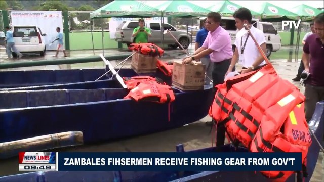 Zambales fishermen receive fishing gear from government