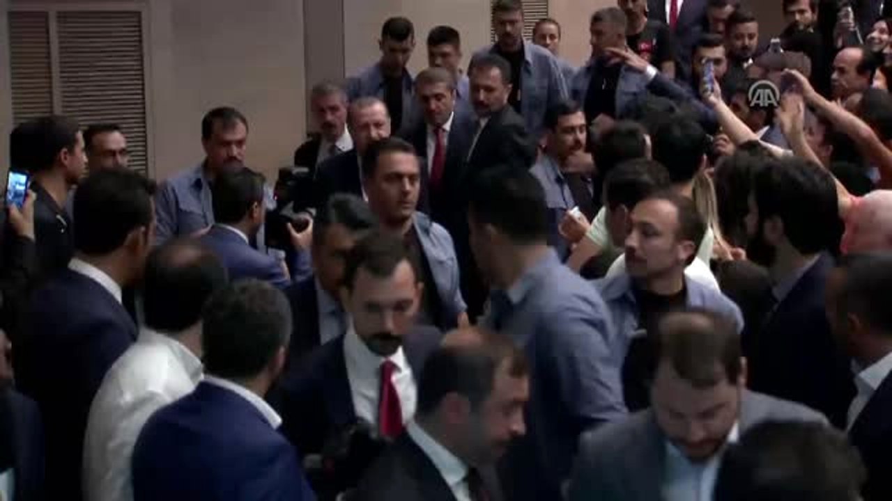 Cumhurbaşkanı Erdoğan: "Bir Taraftan Terörle Mücadele, Diğer Taraftan El Ele Omuz Omuza Dayanışma...