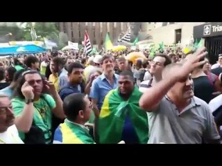 "Manifestantes batem boca em frente ao prédio da Fiesp, na Av. Paulista" | Jovem Pan