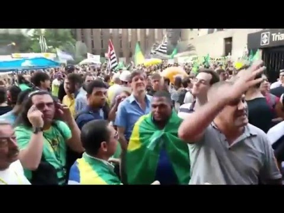 "Manifestantes batem boca em frente ao prédio da Fiesp, na Av. Paulista" | Jovem Pan