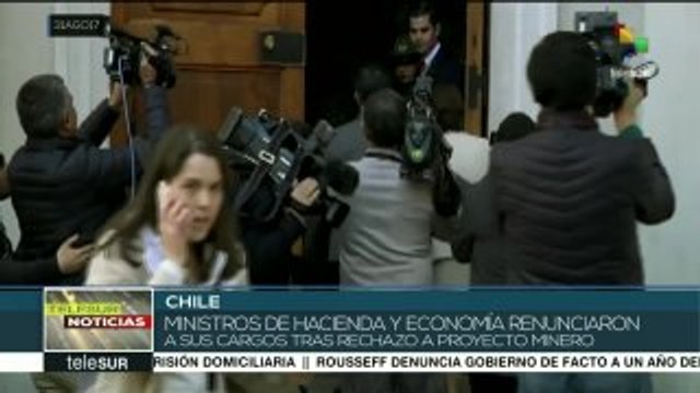 Bachelet acepta renuncia de los ministros de Hacienda y de Economía