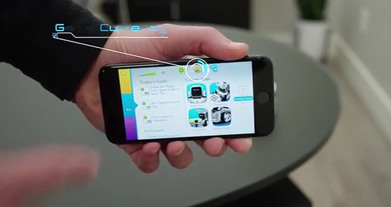 Jouer récréation examen sauve temps équipe jouet déballage robots robots actuels Cozmo Cozmo agitation cosmo