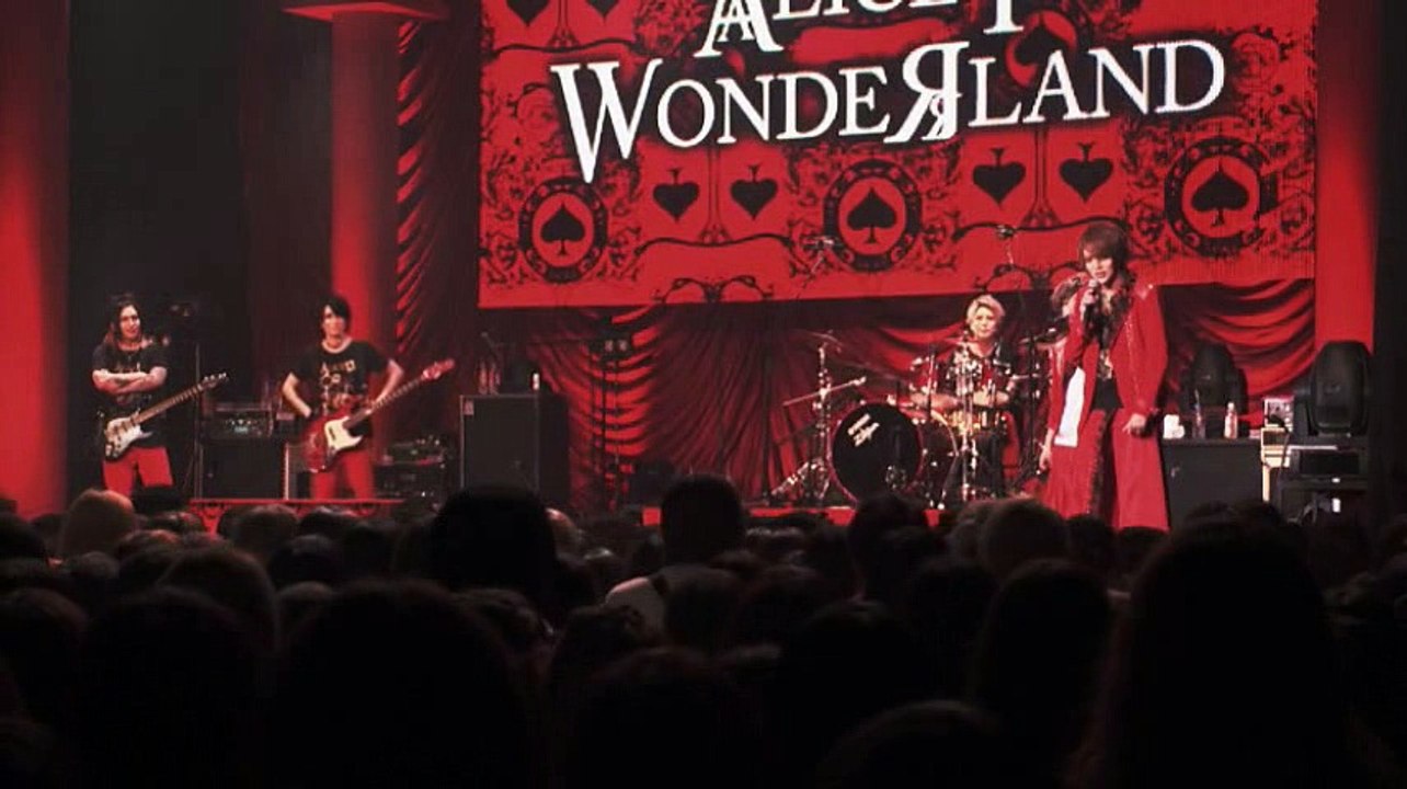 A9 recibiendo la bandera del Fan Club A9 Argentina 「A9 Live 13TH ANNIVERSARY - ALICE IN WONDEЯ LAND」 (2017.08.26)musi