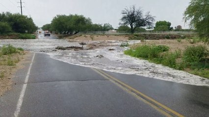 Une crue éclaire impressionnante frappe Tucson