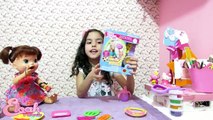 BABY ALIVE MINHA BONECA LILI E SARINHA FAZENDO E COMENDO COMIDINHA DE MASSINHA NA COZINHA