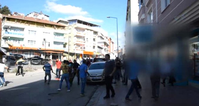 Tokat'ta Bayram Kana Bulandı! Silahlı ve Baltalı Kavgada 1'i Polis 11 Kişi Yaralandı