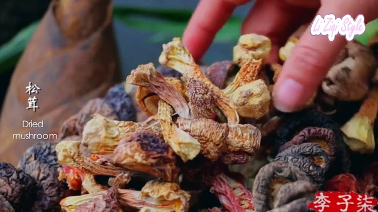 How to make Salt Ribs Soup - A famous food in winter | Chinese Food | [古香古食] Li zi qi 李子柒