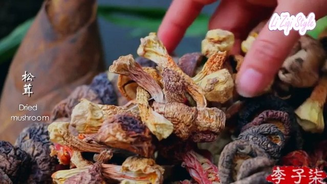 How to make Salt Ribs Soup - A famous food in winter | Chinese Food | [古香古食] Li zi qi 李子柒